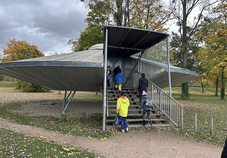 600 pixels wide image